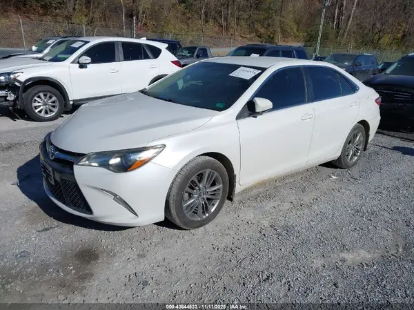 4T1BF1FK9HU364200 2017 TOYOTA CAMRY - Image 2