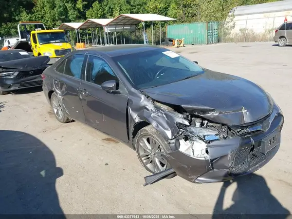 4T1BF1FK9HU368974 2017 TOYOTA CAMRY - Image 1