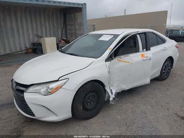 4T1BF1FK9HU371079 2017 TOYOTA CAMRY - Image 2