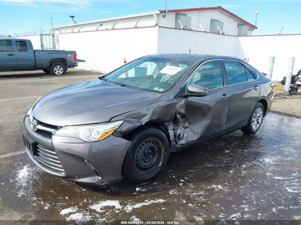 4T1BF1FK9HU371390 2017 TOYOTA CAMRY - Image 2