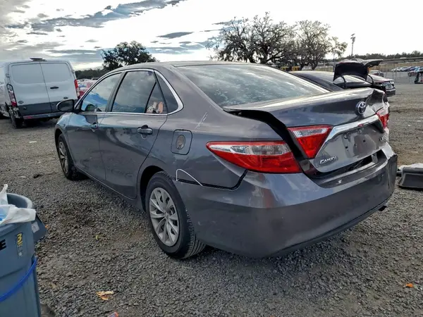4T1BF1FK9HU372653 2017 TOYOTA CAMRY - Image 2