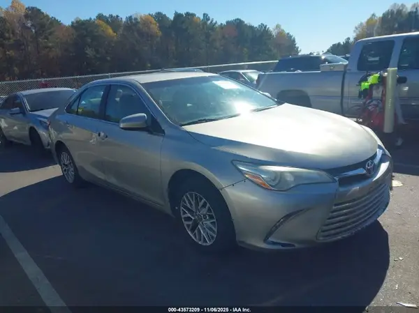 4T1BF1FK9HU373110 2017 TOYOTA CAMRY - Image 1