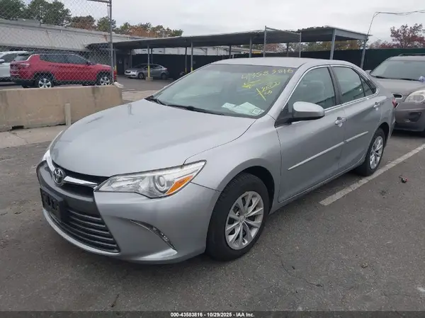 4T1BF1FK9HU374886 2017 TOYOTA CAMRY - Image 2