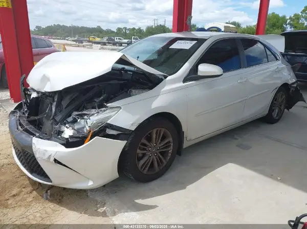 4T1BF1FK9HU375858 2017 TOYOTA CAMRY - Image 2