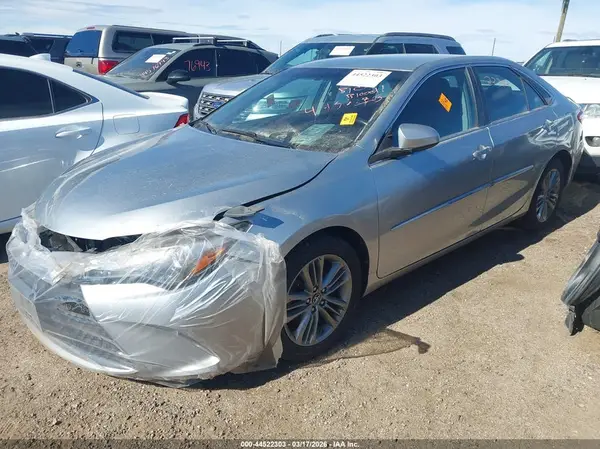 4T1BF1FK9HU381014 2017 TOYOTA CAMRY - Image 2