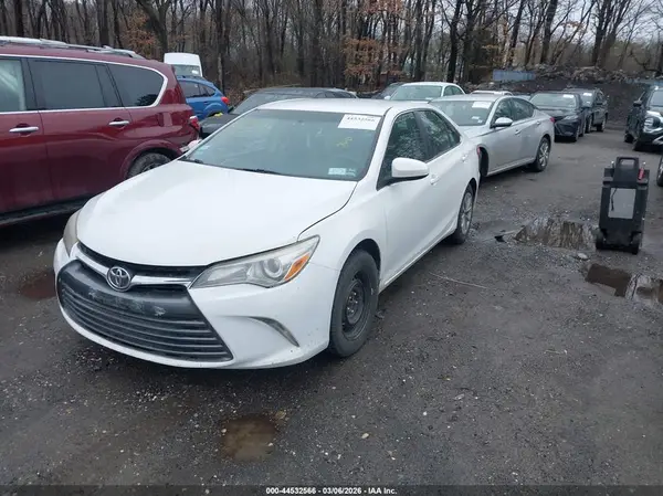 4T1BF1FK9HU381739 2017 TOYOTA CAMRY - Image 2