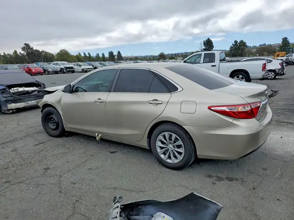 4T1BF1FK9HU386083 2017 TOYOTA CAMRY - Image 2