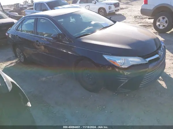 4T1BF1FK9HU386780 2017 TOYOTA CAMRY - Image 1
