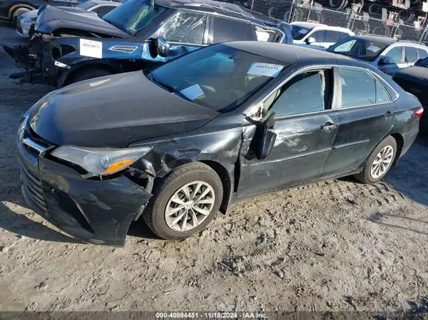 4T1BF1FK9HU386780 2017 TOYOTA CAMRY - Image 2