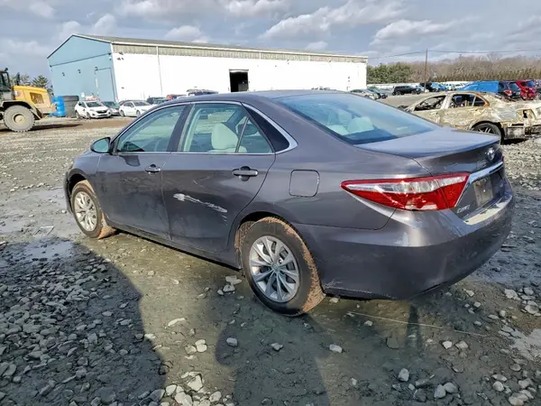 4T1BF1FK9HU390067 2017 TOYOTA CAMRY - Image 2