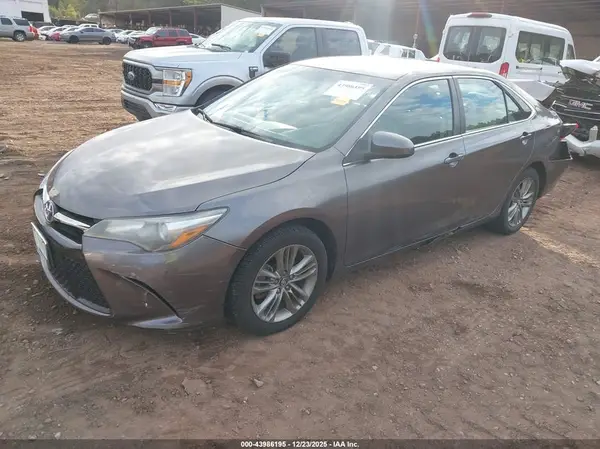 4T1BF1FK9HU390232 2017 TOYOTA CAMRY - Image 2