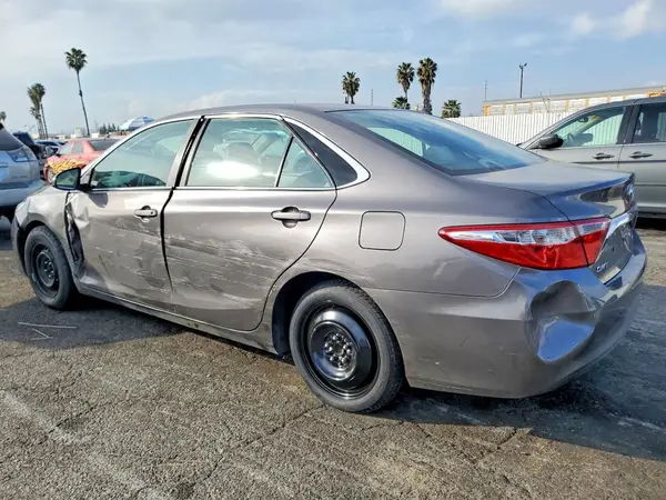 4T1BF1FK9HU393020 2017 TOYOTA CAMRY - Image 2