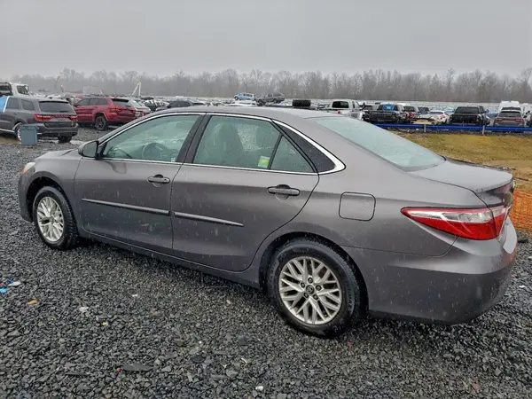 4T1BF1FK9HU401939 2017 TOYOTA CAMRY - Image 2