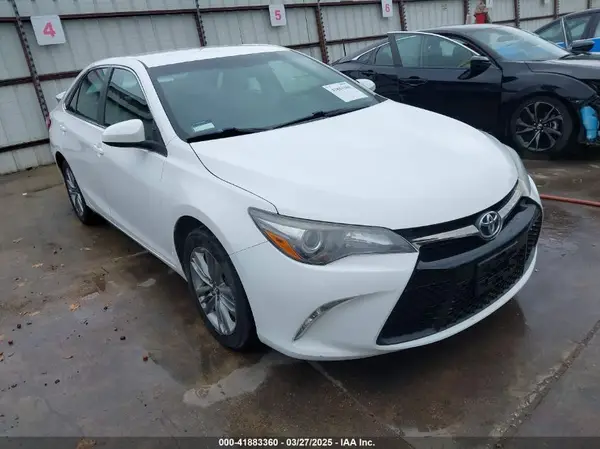 4T1BF1FK9HU402038 2017 TOYOTA CAMRY - Image 1