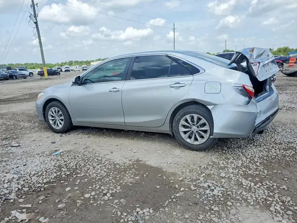 4T1BF1FK9HU405621 2017 TOYOTA CAMRY - Image 2