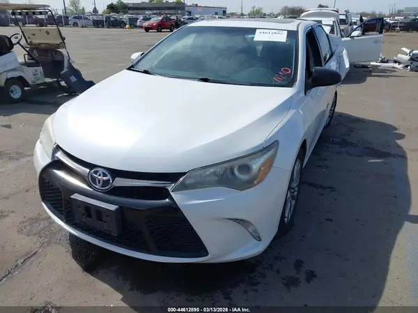 4T1BF1FK9HU410303 2017 TOYOTA CAMRY - Image 2