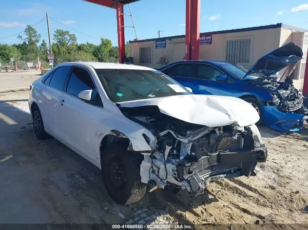 4T1BF1FK9HU413136 2017 TOYOTA CAMRY - Image 1