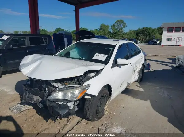 4T1BF1FK9HU413136 2017 TOYOTA CAMRY - Image 2