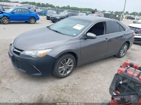 4T1BF1FK9HU415114 2017 TOYOTA CAMRY - Image 2
