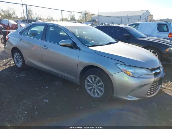 4T1BF1FK9HU416957 2017 TOYOTA CAMRY - Image 1
