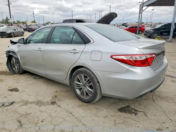 4T1BF1FK9HU420300 2017 TOYOTA CAMRY - Image 2