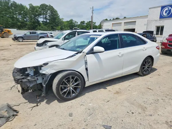 4T1BF1FK9HU422158 2017 TOYOTA CAMRY - Image 1
