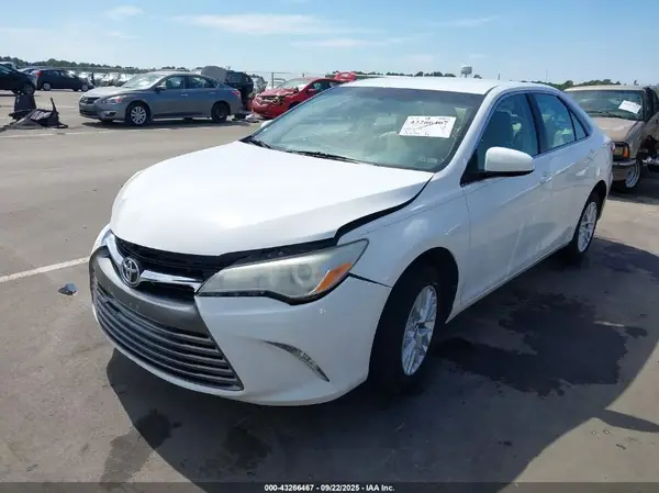 4T1BF1FK9HU426081 2017 TOYOTA CAMRY - Image 2