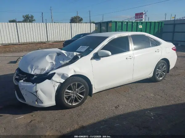4T1BF1FK9HU430924 2017 TOYOTA CAMRY - Image 2