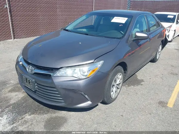 4T1BF1FK9HU440983 2017 TOYOTA CAMRY - Image 2