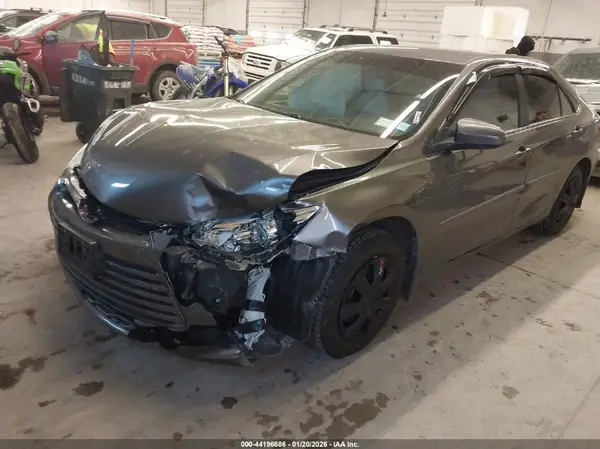 4T1BF1FK9HU443818 2017 TOYOTA CAMRY - Image 2