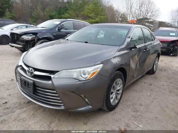 4T1BF1FK9HU445648 2017 TOYOTA CAMRY - Image 2