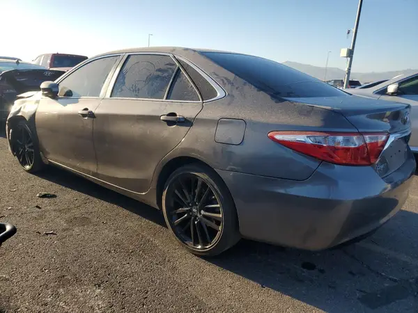 4T1BF1FK9HU446055 2017 TOYOTA CAMRY - Image 2