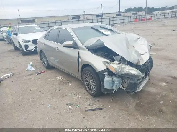 4T1BF1FK9HU622263 2017 TOYOTA CAMRY - Image 1