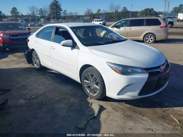 4T1BF1FK9HU624160 2017 TOYOTA CAMRY - Image 1