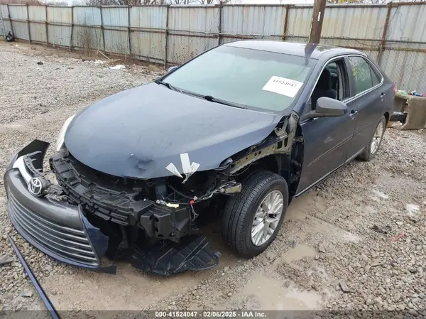 4T1BF1FK9HU630119 2017 TOYOTA CAMRY - Image 2