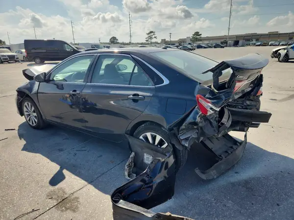 4T1BF1FK9HU631738 2017 TOYOTA CAMRY - Image 2