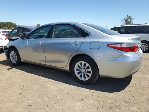 4T1BF1FK9HU633067 2017 TOYOTA CAMRY - Image 2