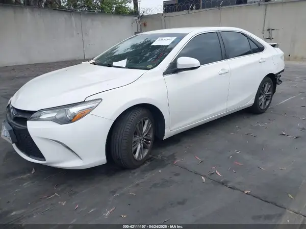 4T1BF1FK9HU635983 2017 TOYOTA CAMRY - Image 2