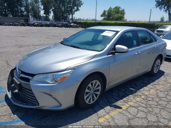 4T1BF1FK9HU636065 2017 TOYOTA CAMRY - Image 2