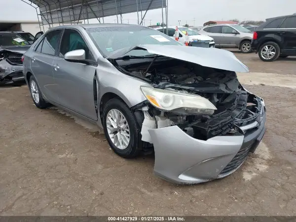 4T1BF1FK9HU637233 2017 TOYOTA CAMRY - Image 1