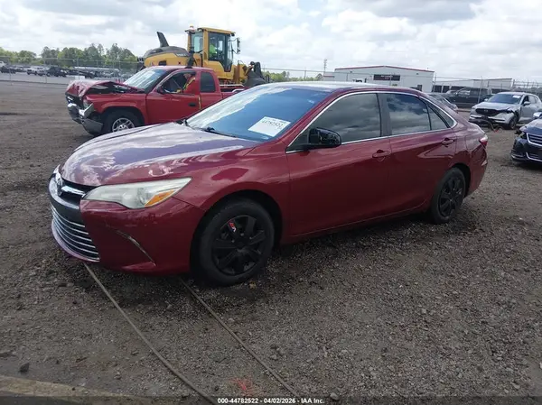 4T1BF1FK9HU638155 2017 TOYOTA CAMRY - Image 2