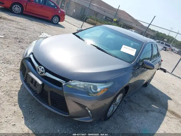 4T1BF1FK9HU639368 2017 TOYOTA CAMRY - Image 2