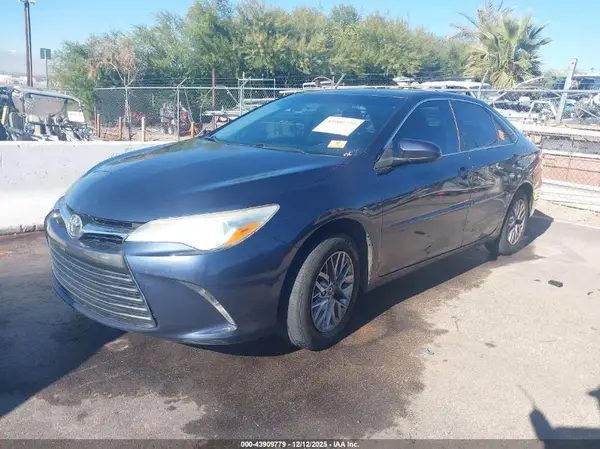 4T1BF1FK9HU642495 2017 TOYOTA CAMRY - Image 2