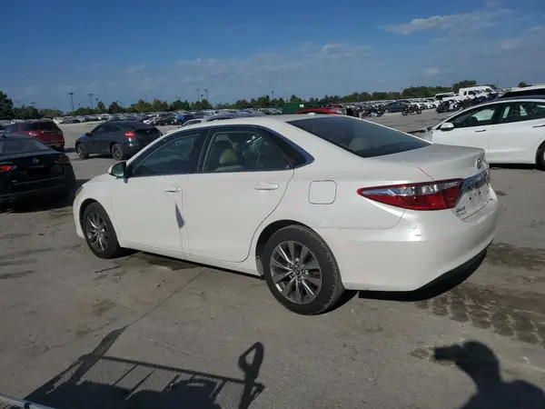 4T1BF1FK9HU645882 2017 TOYOTA CAMRY - Image 2