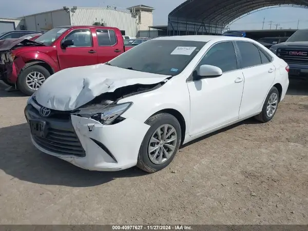 4T1BF1FK9HU649432 2017 TOYOTA CAMRY - Image 2