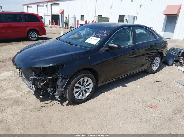 4T1BF1FK9HU652234 2017 TOYOTA CAMRY - Image 2