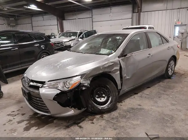 4T1BF1FK9HU653657 2017 TOYOTA CAMRY - Image 2