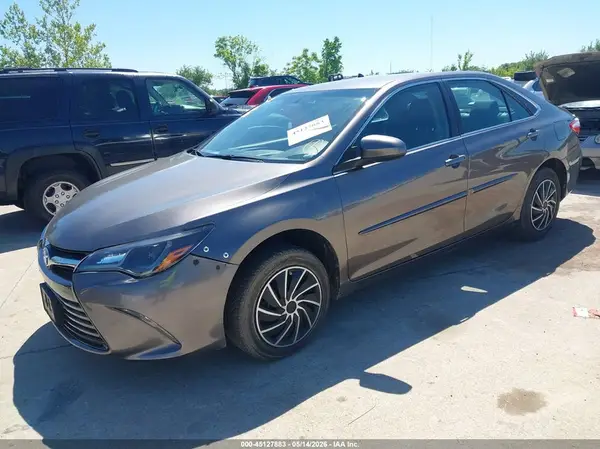 4T1BF1FK9HU655067 2017 TOYOTA CAMRY - Image 2
