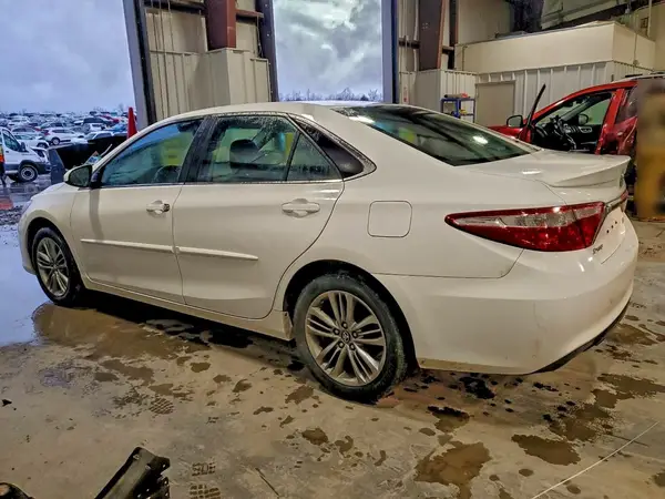 4T1BF1FK9HU663301 2017 TOYOTA CAMRY - Image 2