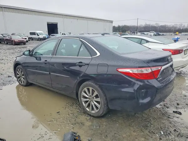 4T1BF1FK9HU664058 2017 TOYOTA CAMRY - Image 2